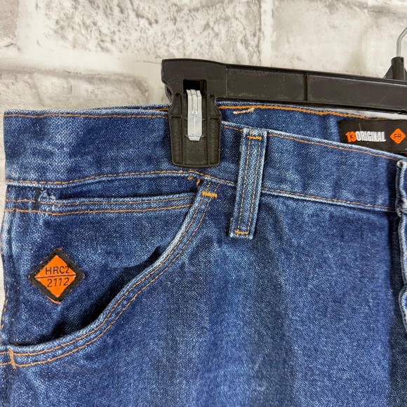 Wrangler Flame Resistant HRC2/2112 Dark Wash Denim Work Jeans Mens 38 x 34 - Picture 3 of 11